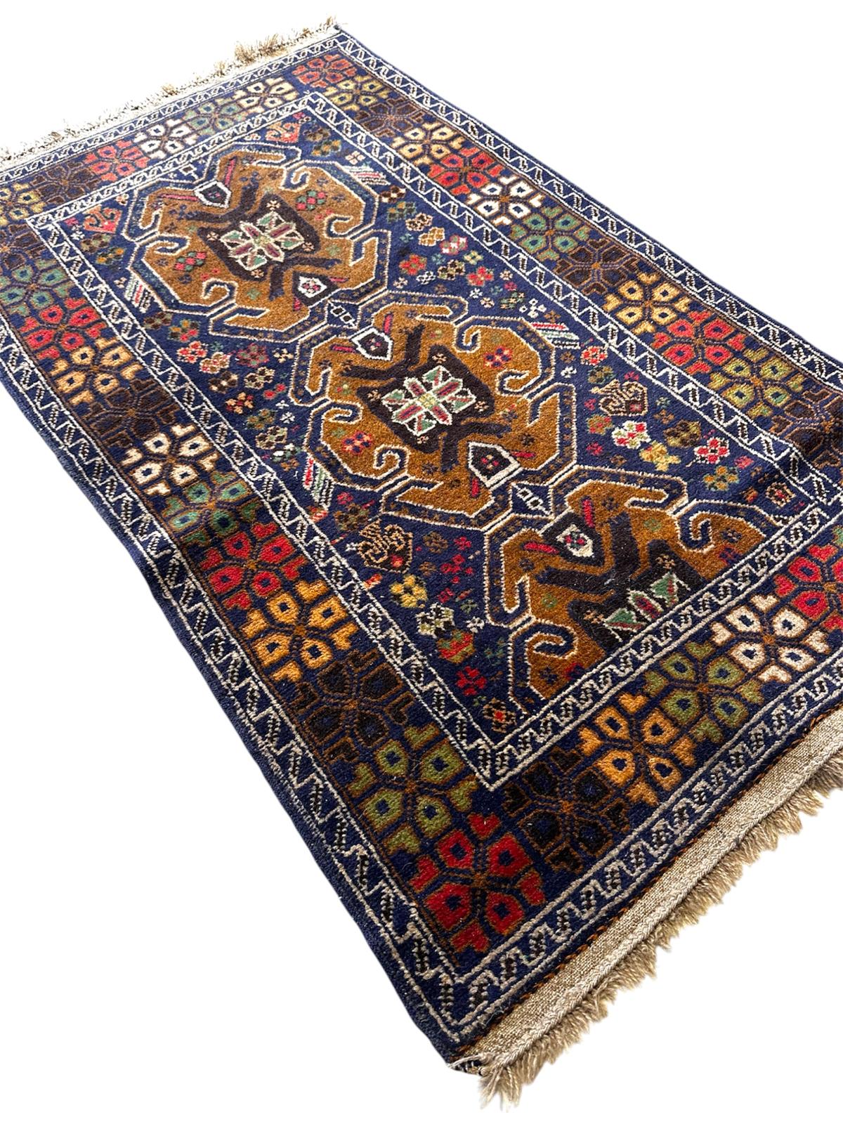 Tapis oriental fait main 160cm x 90cm