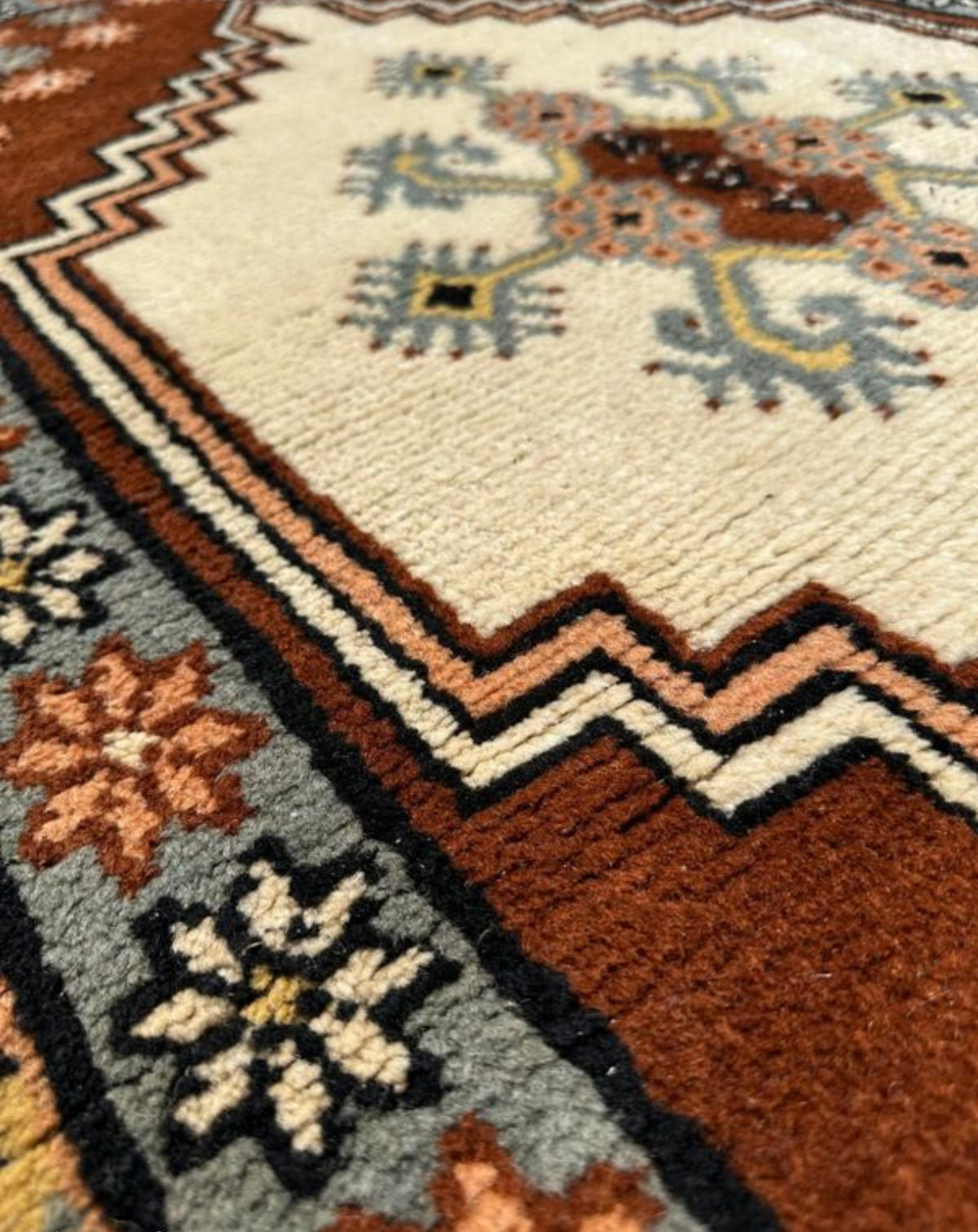 Tapis tunisien fait main 180cm x 100cm