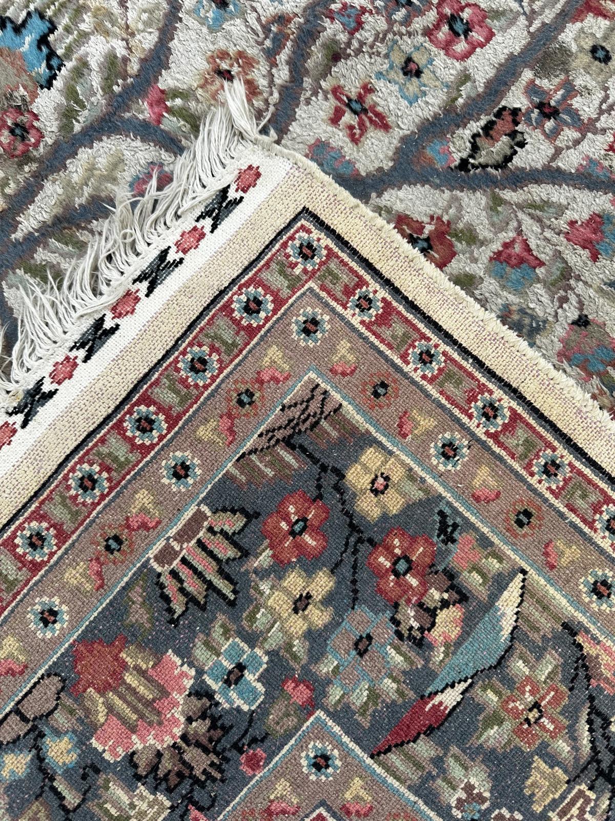 Tapis persan en laine et soie 285cm x 187cm