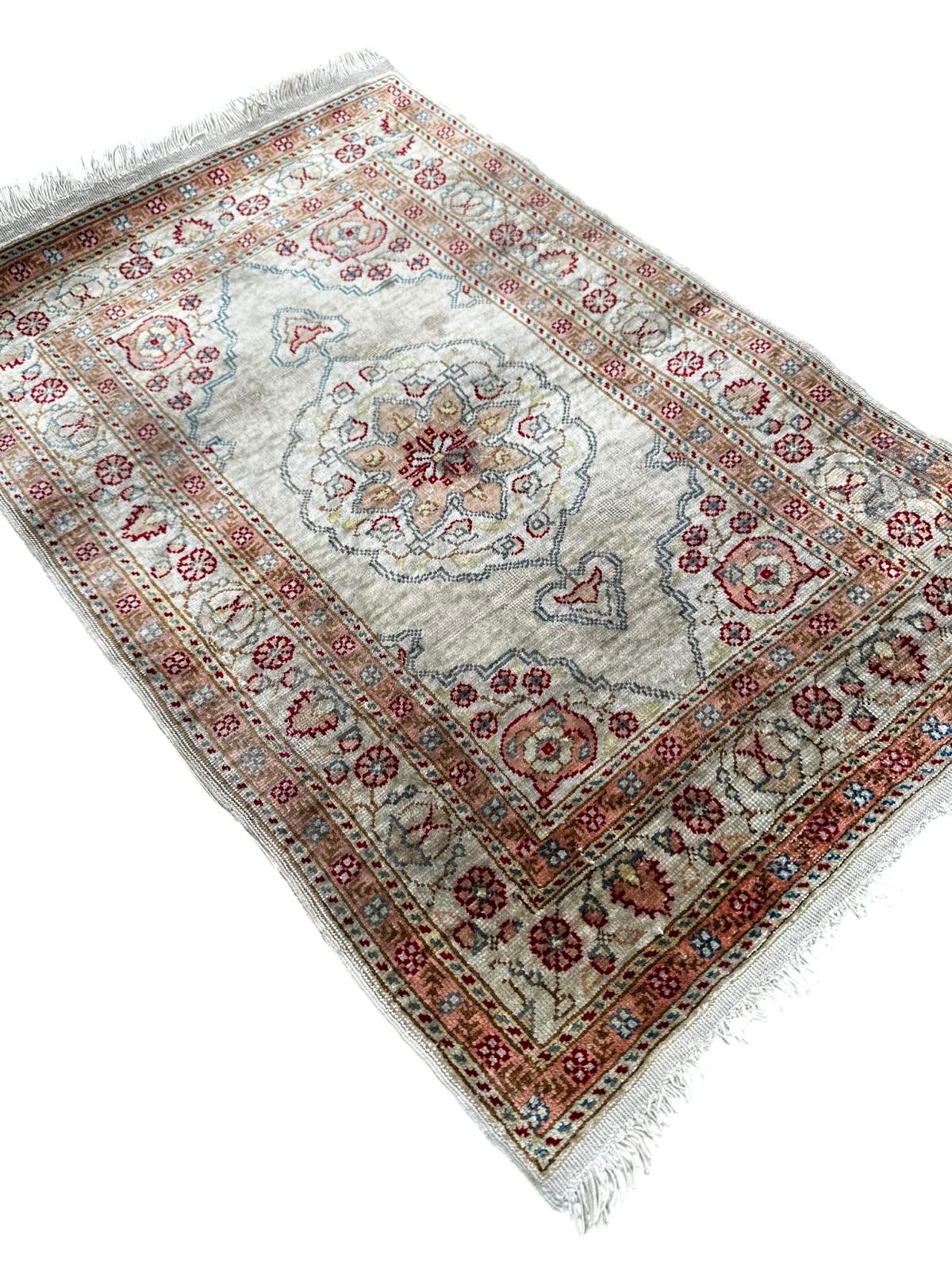 Tapis turc en soie 70cm x 40cm