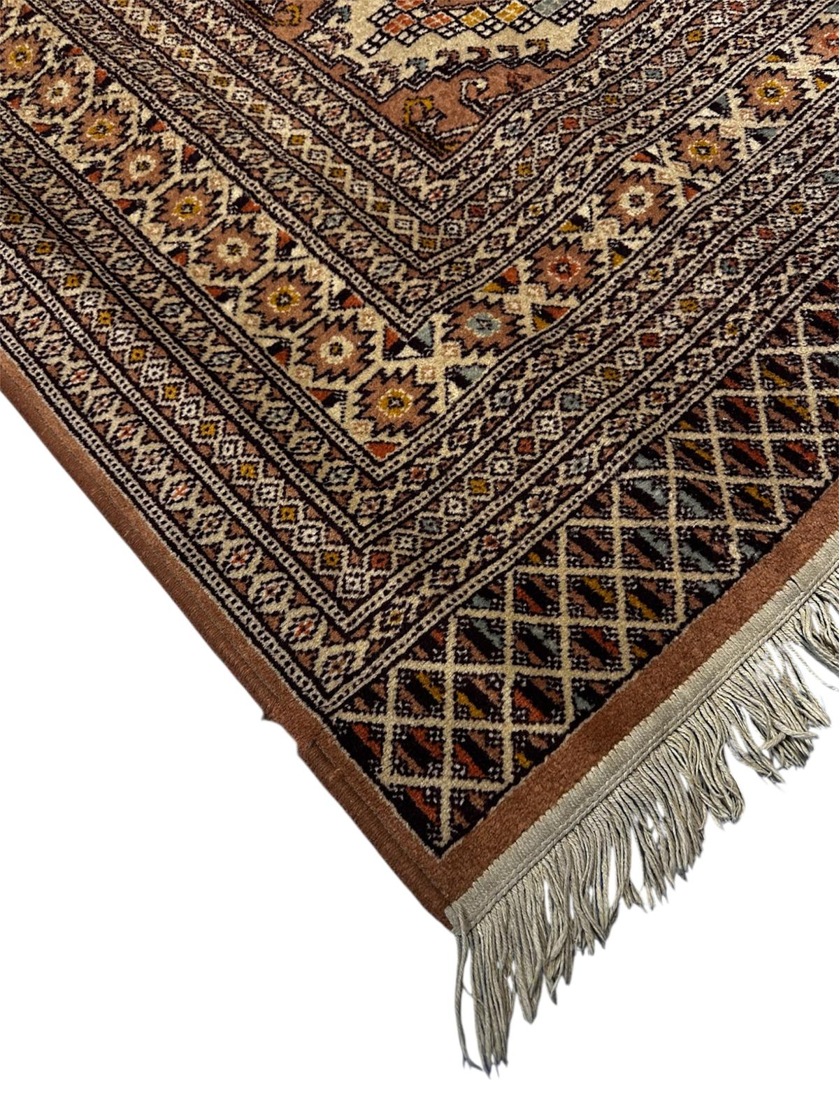Tapis de style oriental 240cm x 70cm