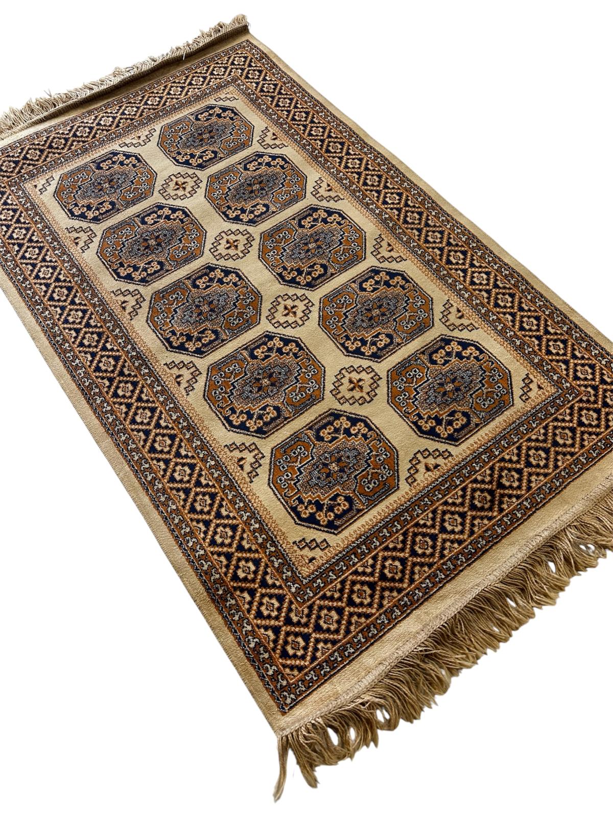 Tapis de style oriental 120cm x 70cm