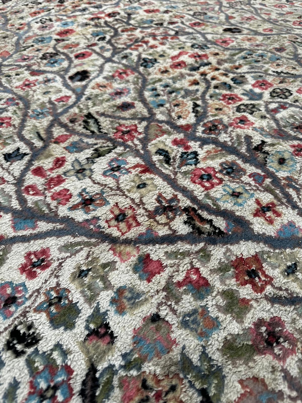 Tapis persan en laine et soie 285cm x 187cm