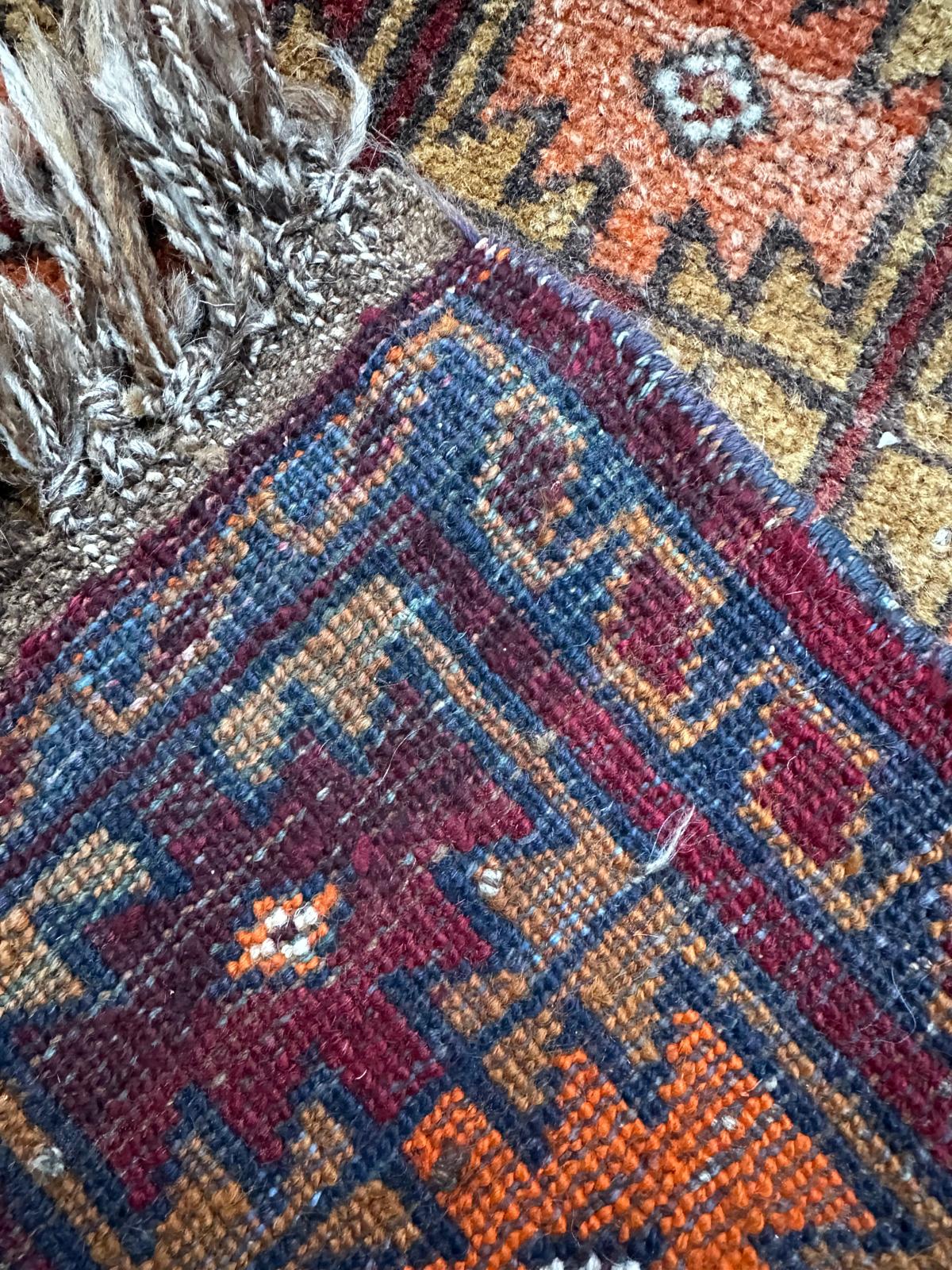 Petit tapis persan fait main 70cm x 50cm