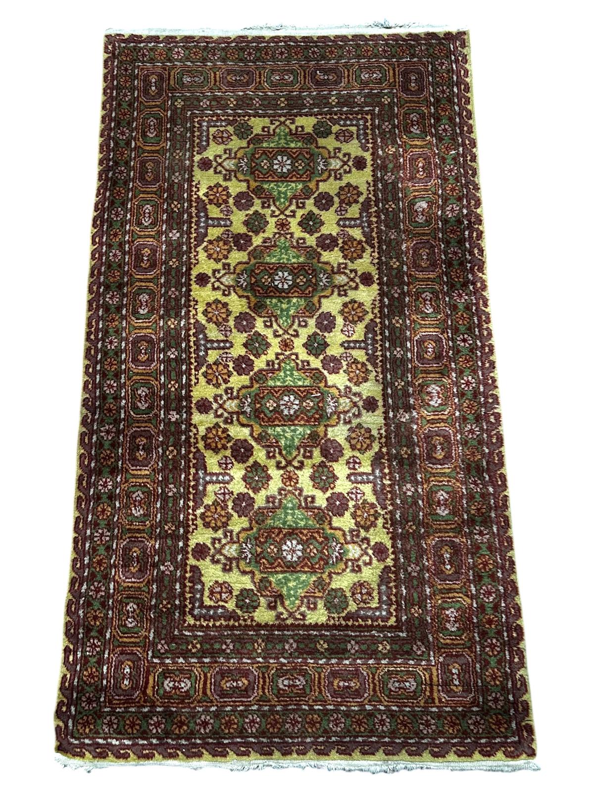 Tapis persan fait main 140cm x 70cm