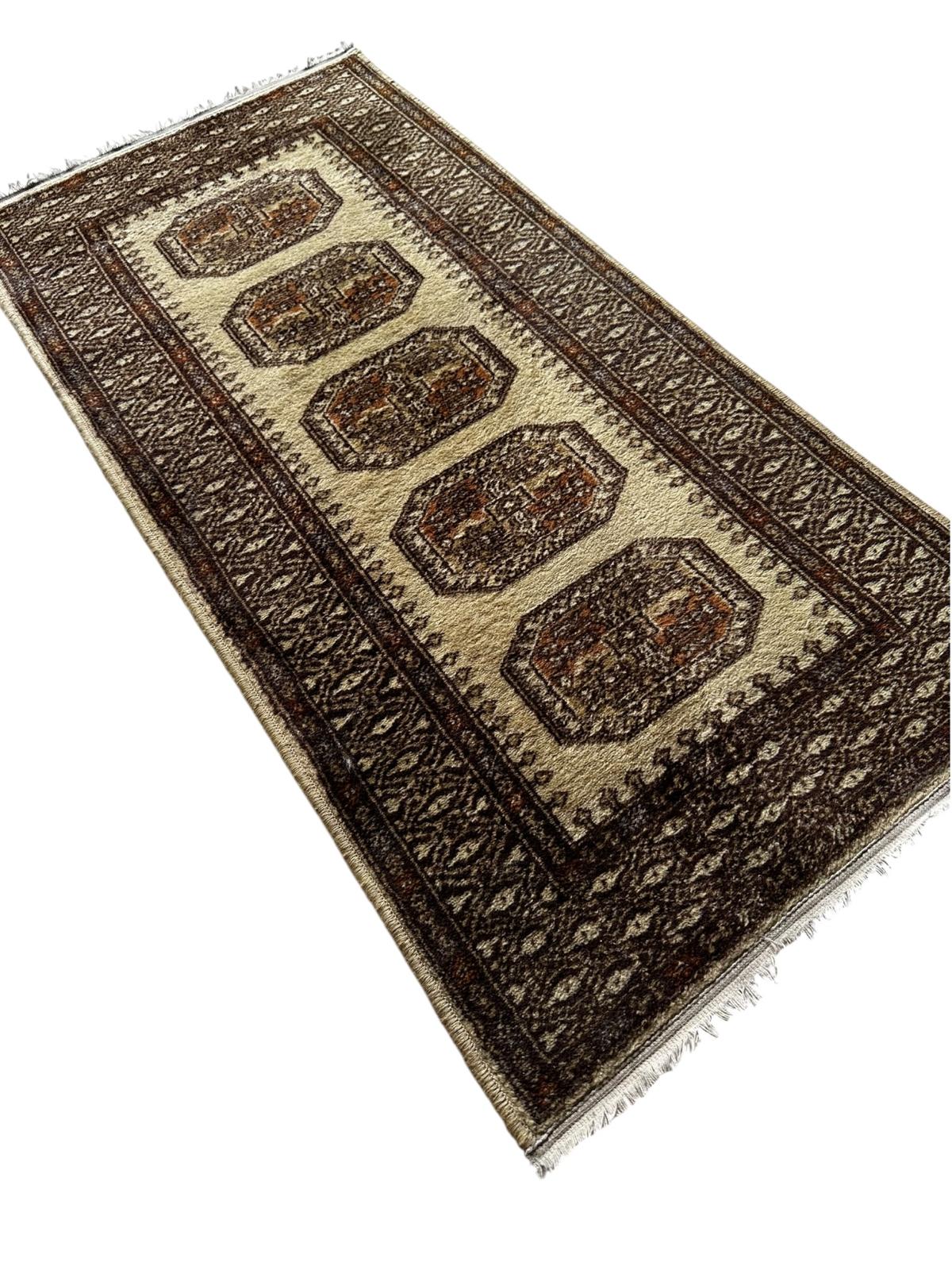 Tapis de style oriental 135cm x 70cm