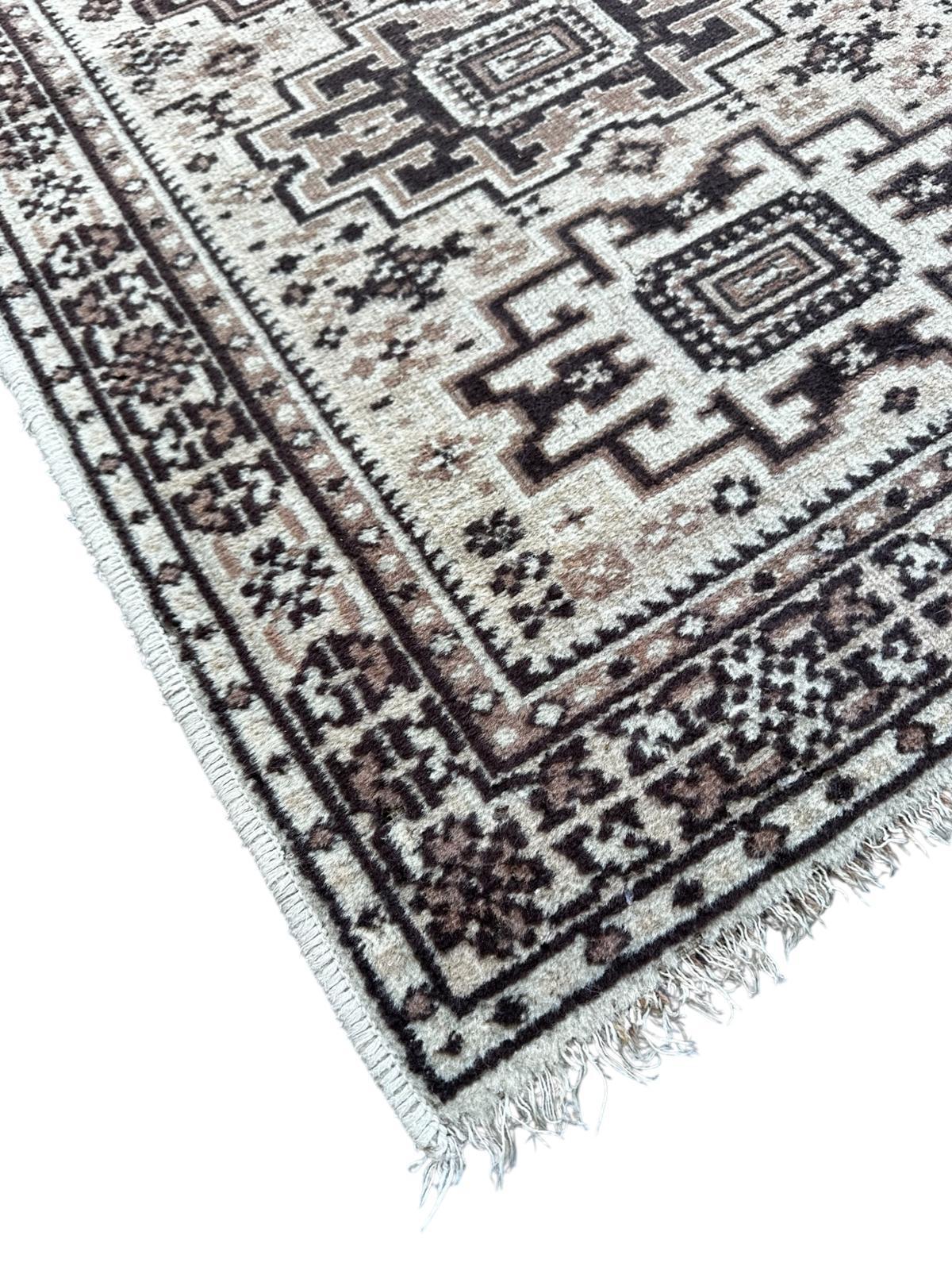 Tapis de style oriental 70cm x 170cm