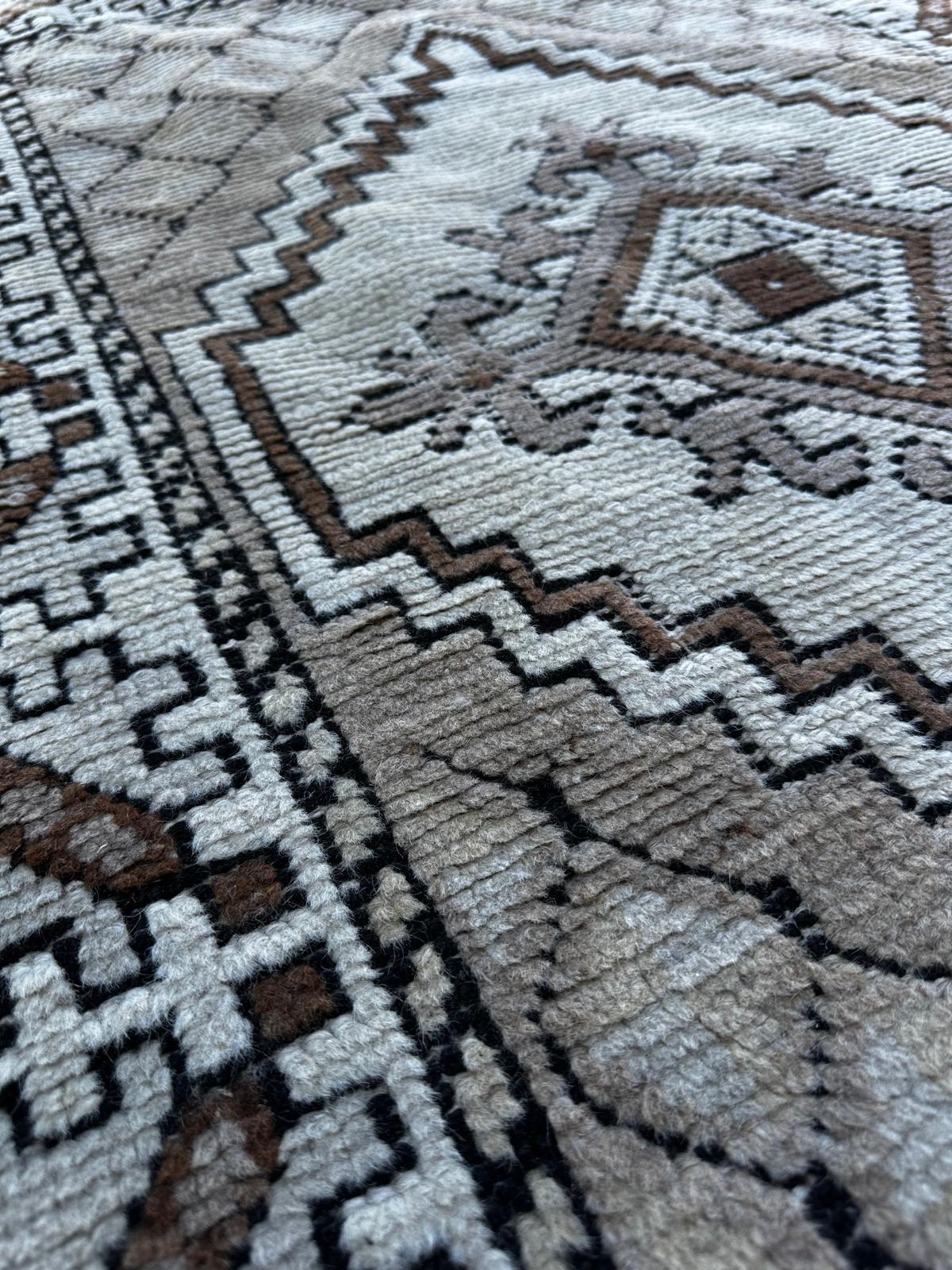 Tapis tunisien fait main 150cm x 90cm