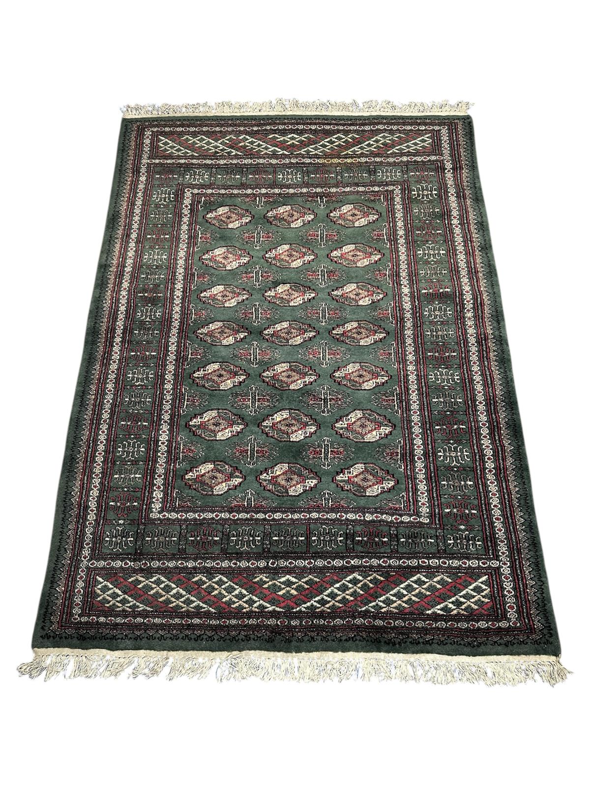 Tapis Boukhara fait main 190cm x 130cm