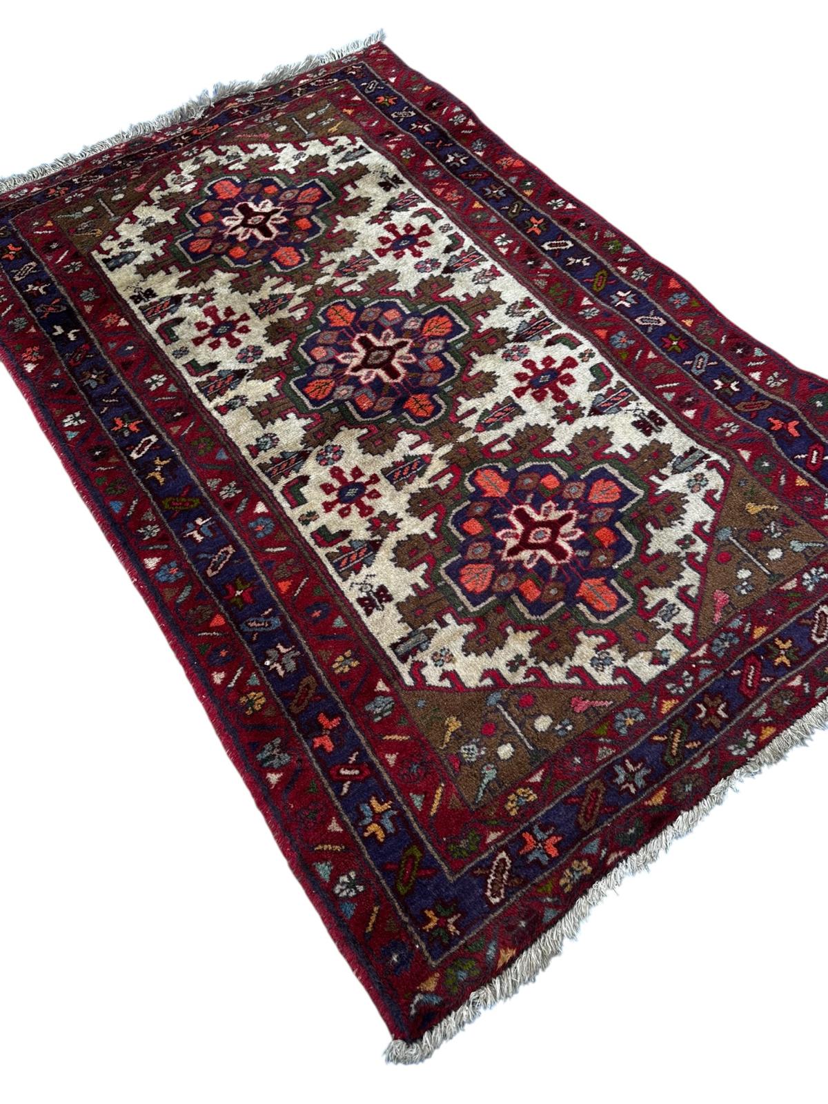 Tapis persan fait main 160cm x 100cm