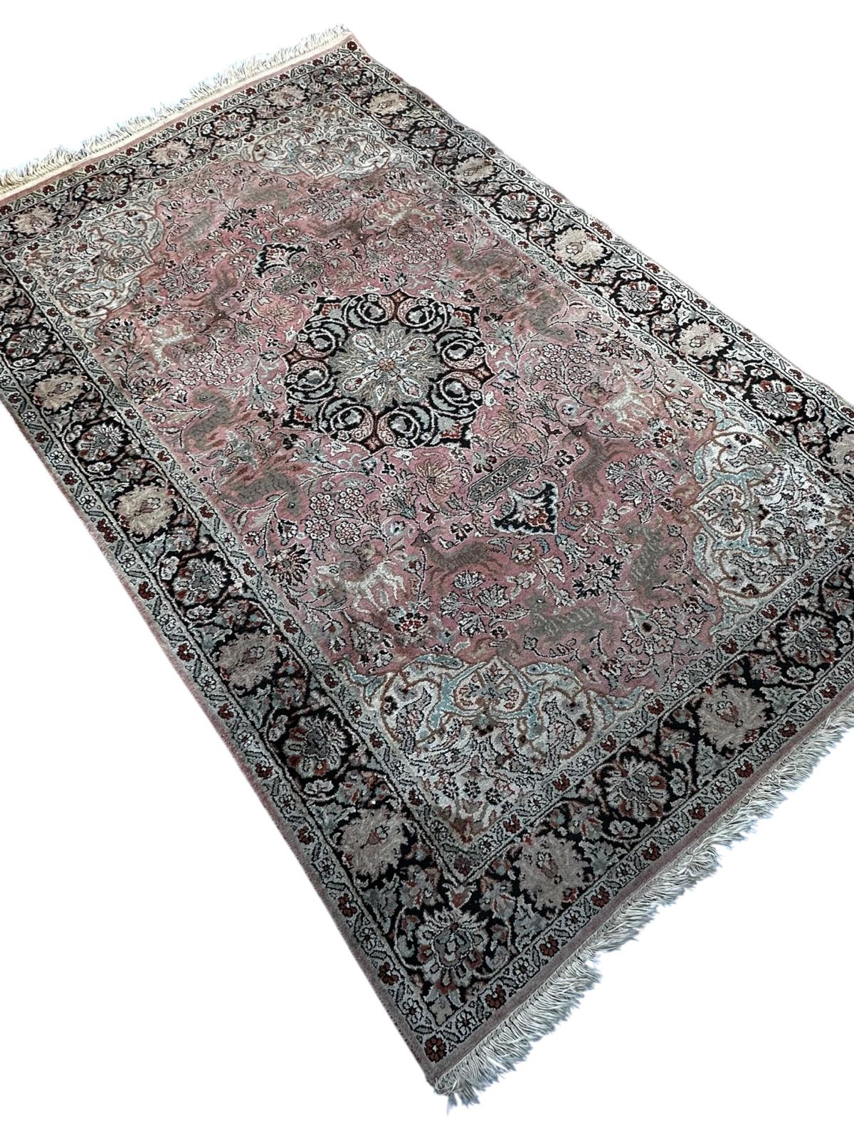 Tapis persan en soie 185cm x 120cm