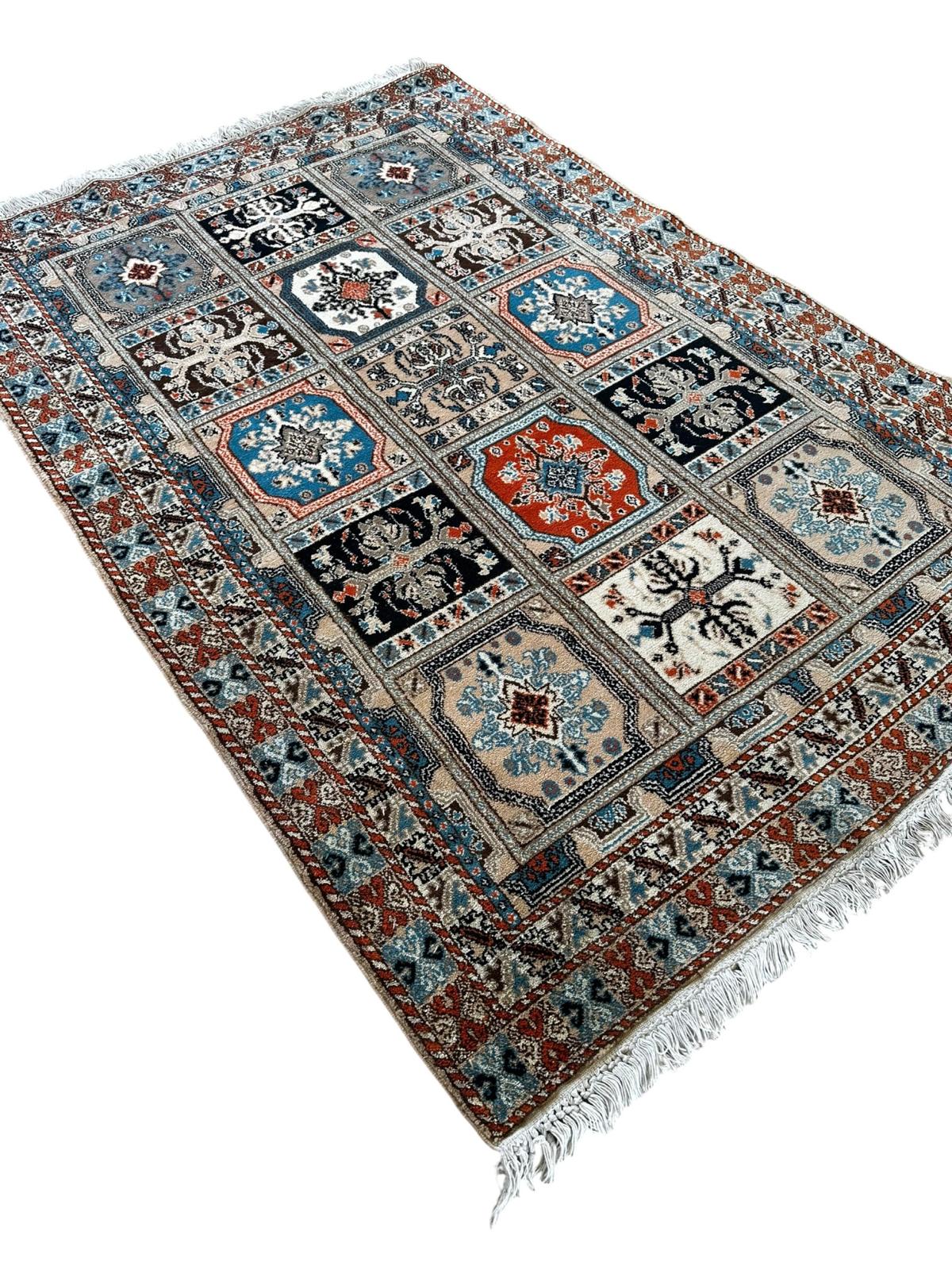 Tapis marocain pure laine et fait main 220cm x 150cm