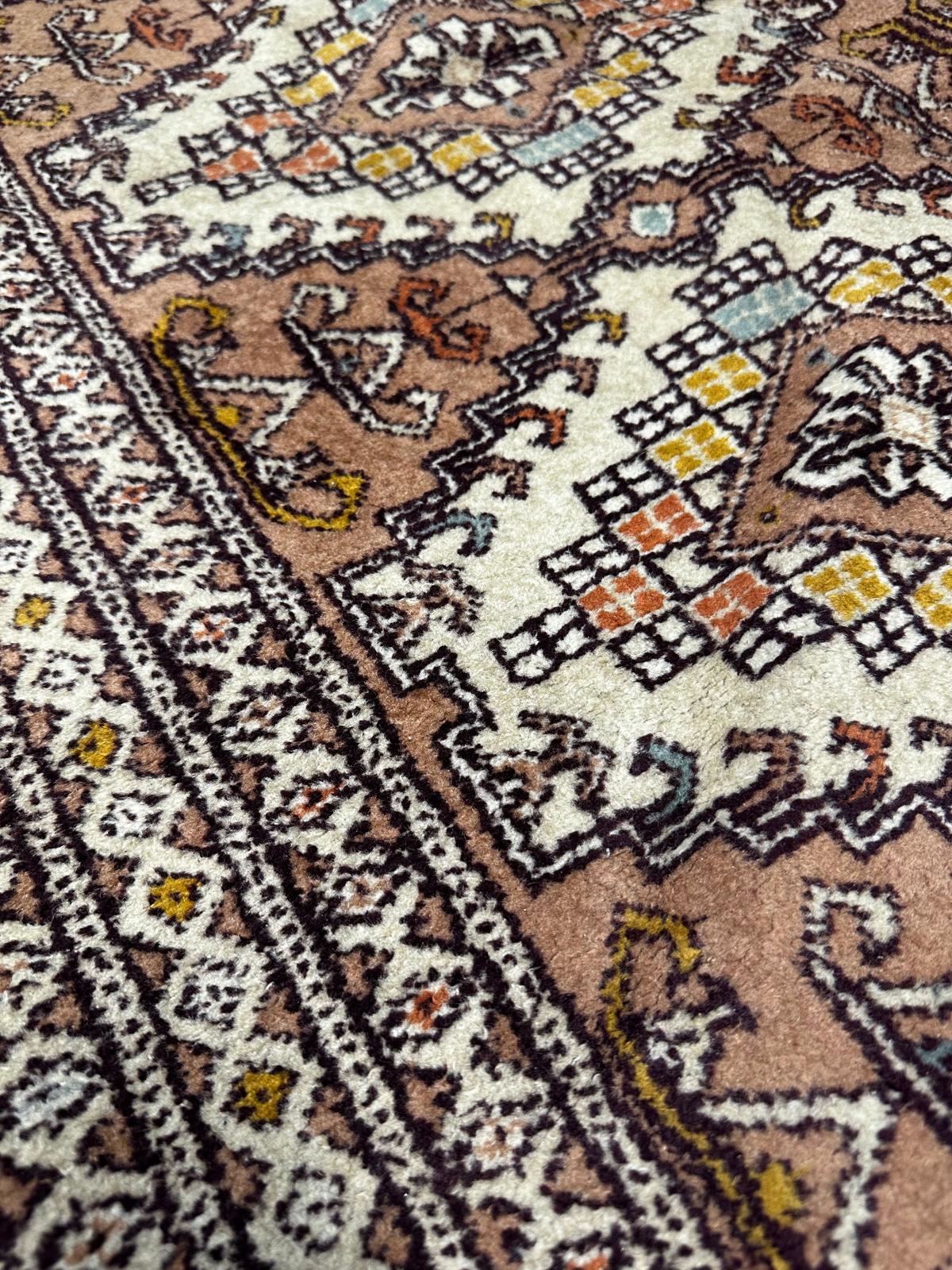 Tapis de style oriental 240cm x 70cm