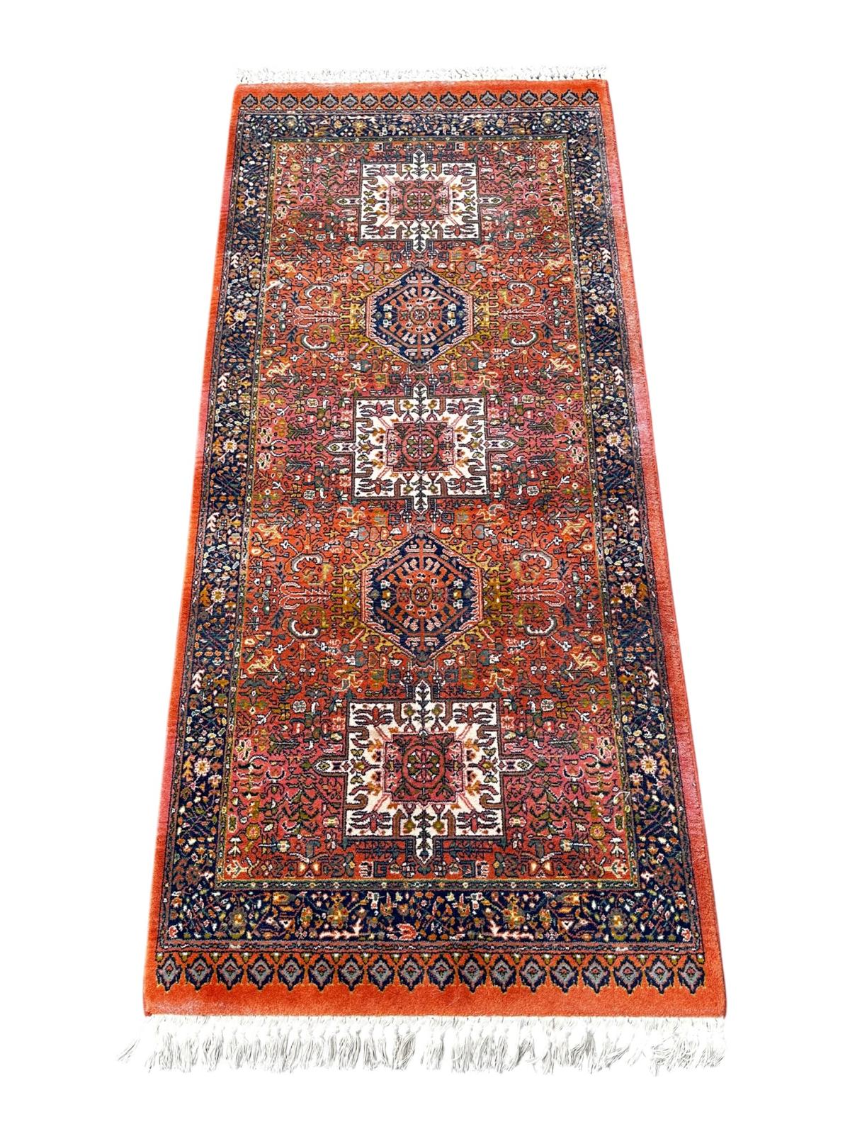 Tapis de style oriental en laine 180cm x 80cm