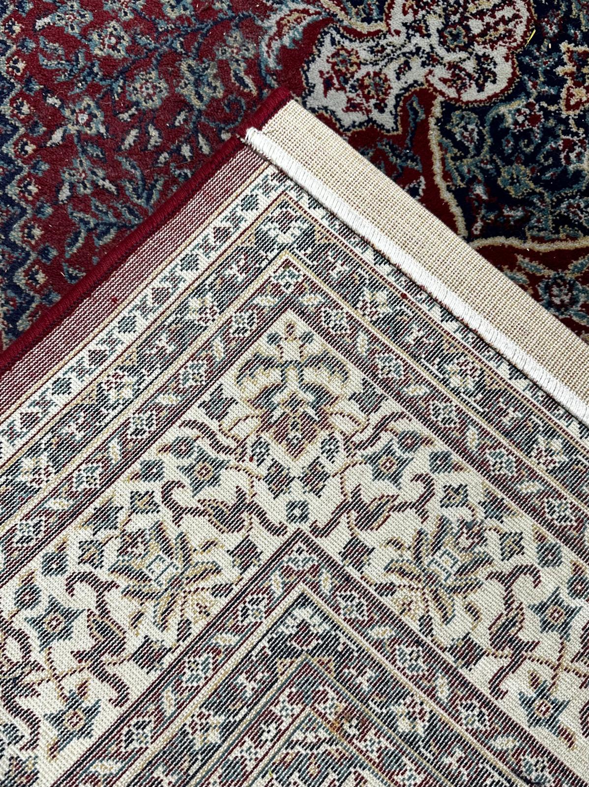 Tapis de style oriental 240cm x 170cm