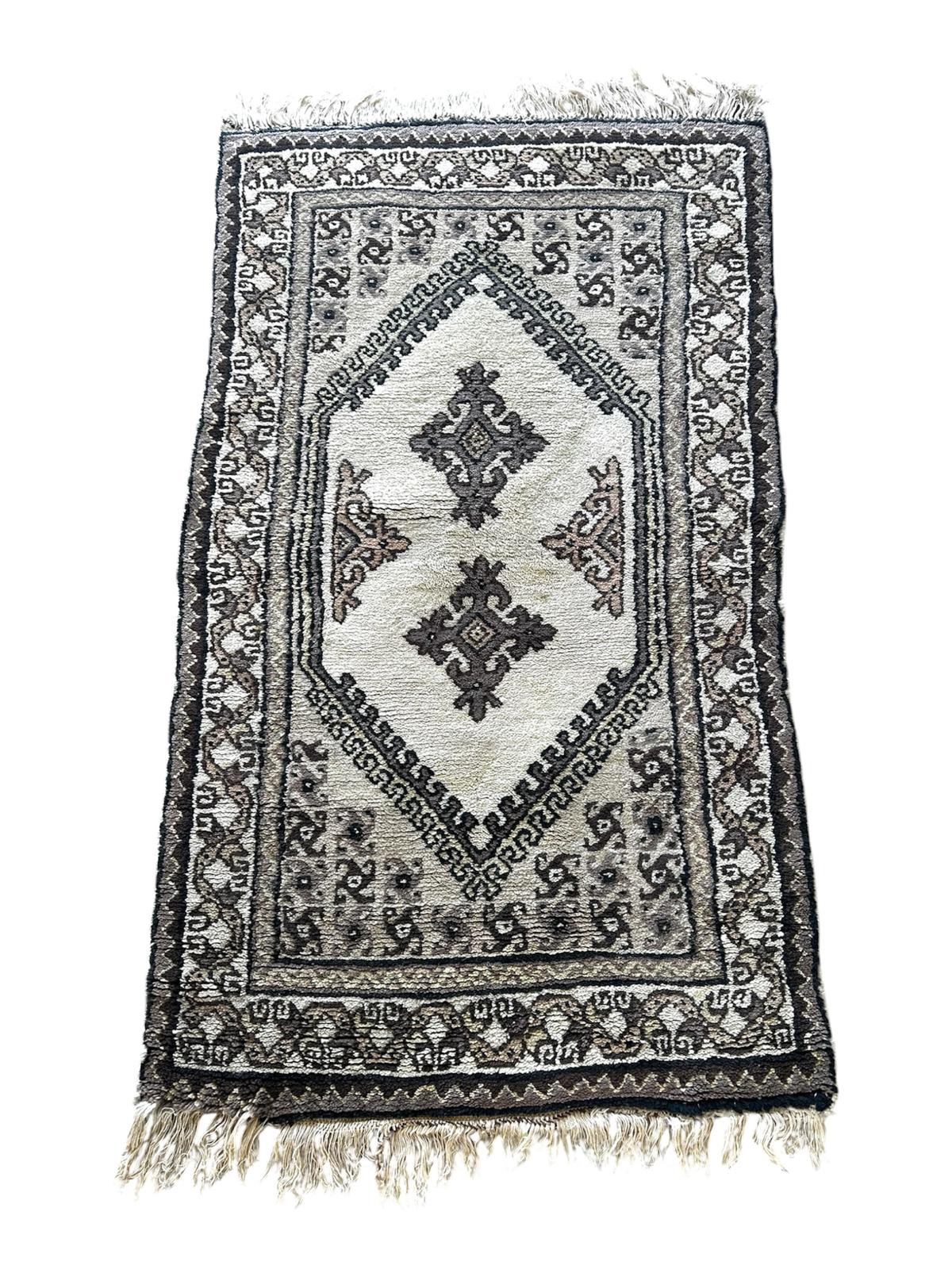 Tapis tunisien fait main 150cm x 80cm