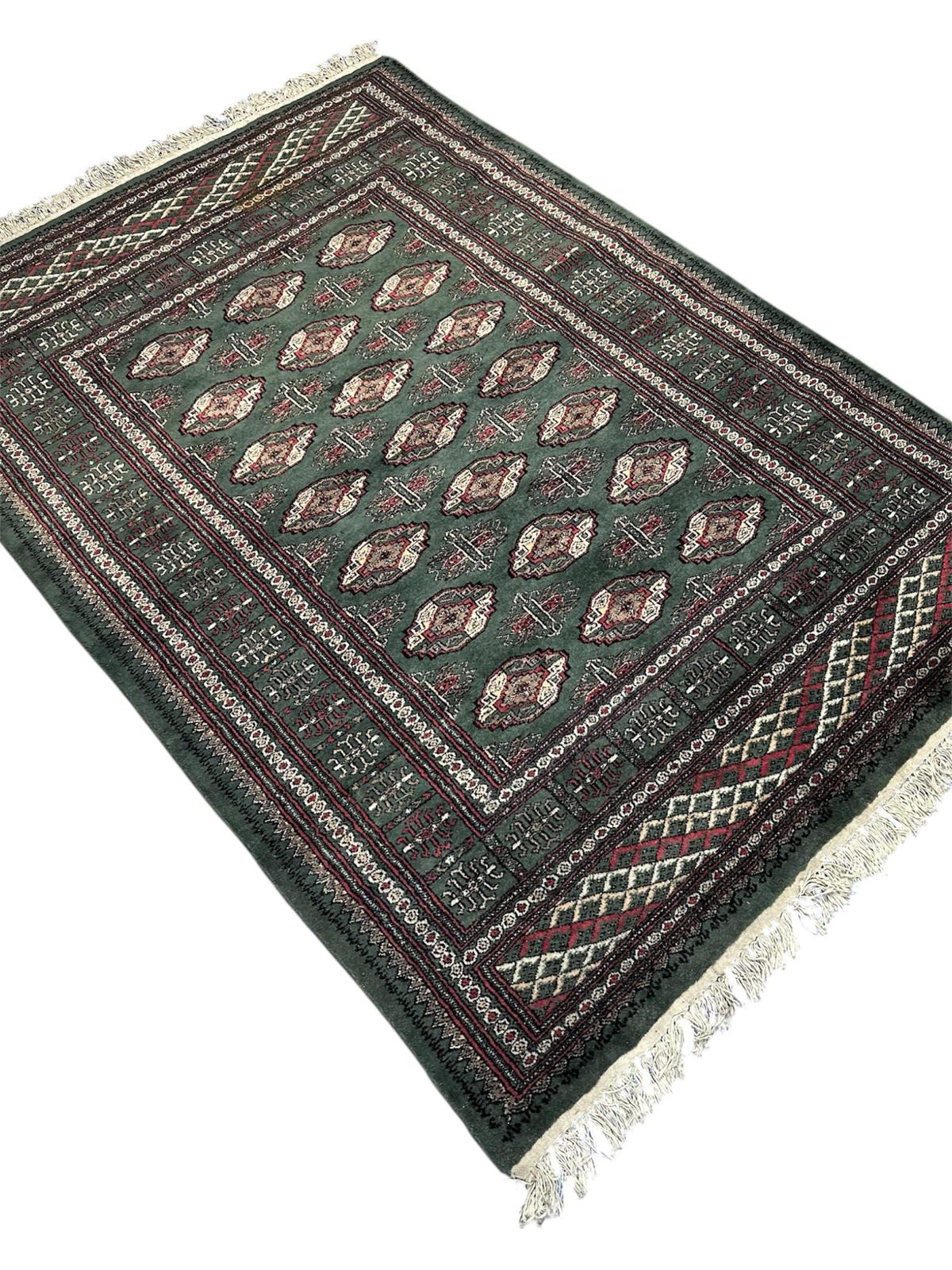 Tapis Boukhara fait main 190cm x 130cm