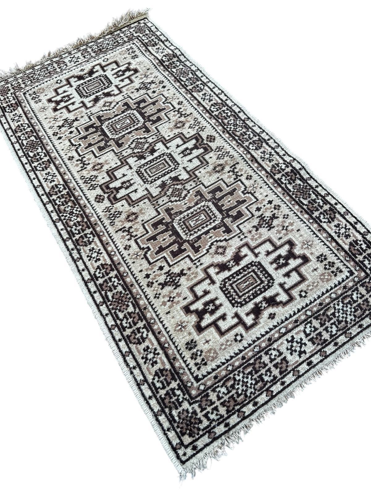 Tapis de style oriental 70cm x 170cm