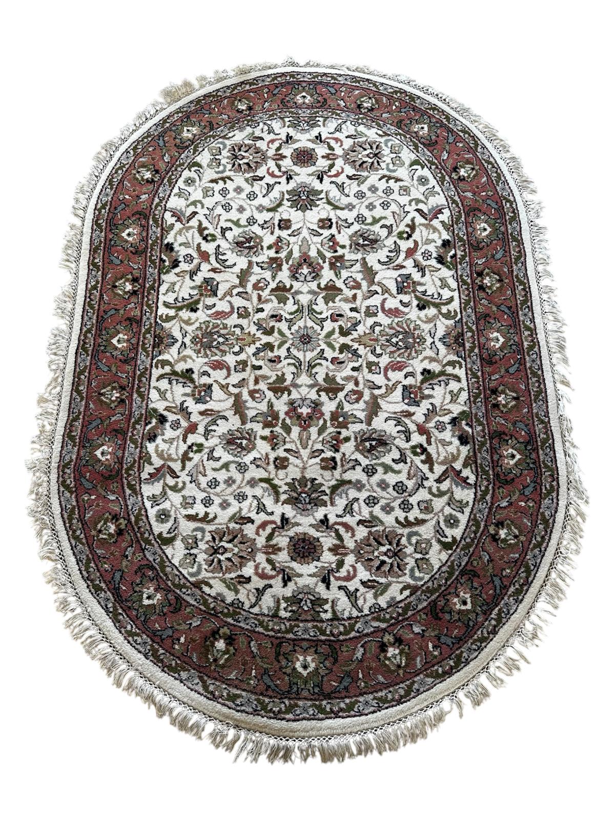 Tapis persan oval fait main 185cm x 120cm