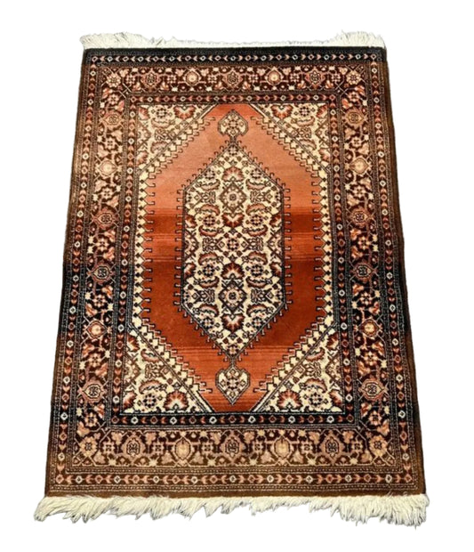 Tapis de style oriental en laine 90cm x 70cm