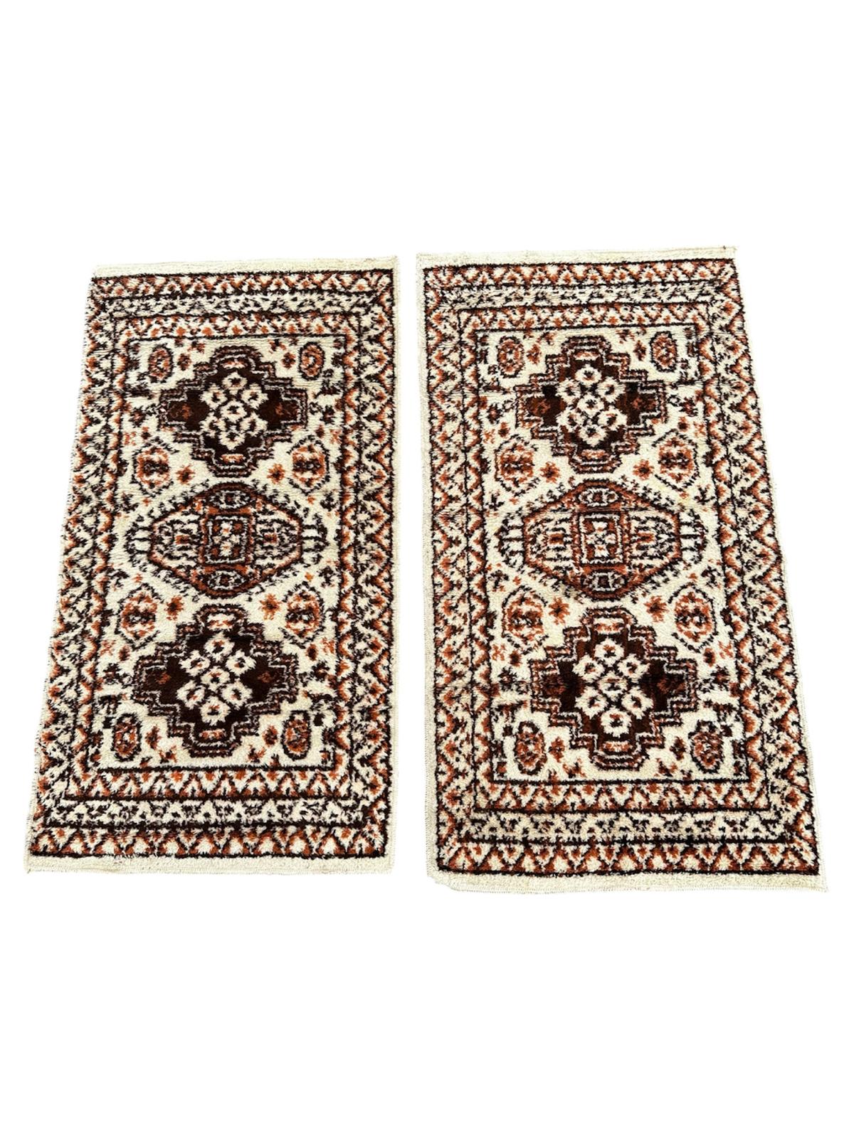 Paire de tapis de style oriental 120cm x 60cm
