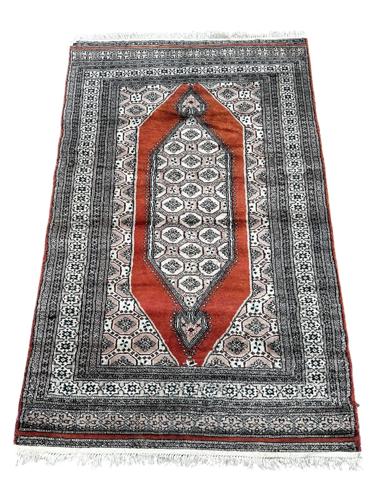 Tapis Pakistanais fait main 120cm x 200cm