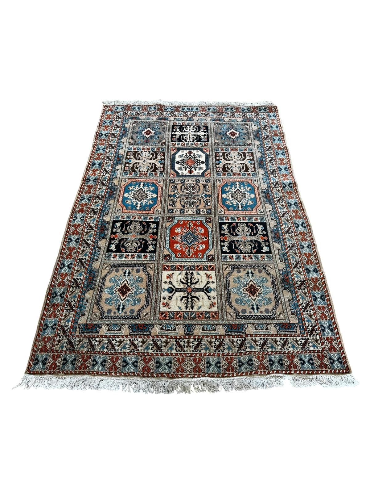 Tapis marocain pure laine et fait main 220cm x 150cm
