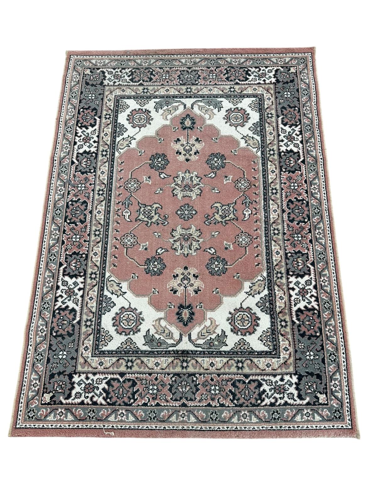 Tapis de style oriental 170cm x 120cm