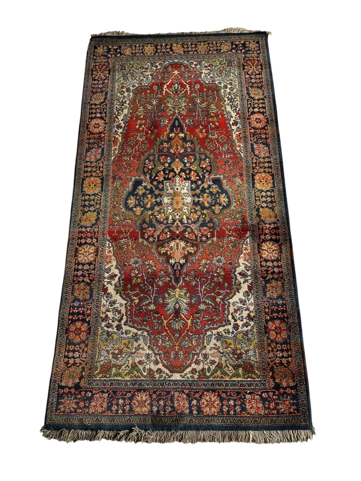 Tapis de style oriental 180cm x 90cm