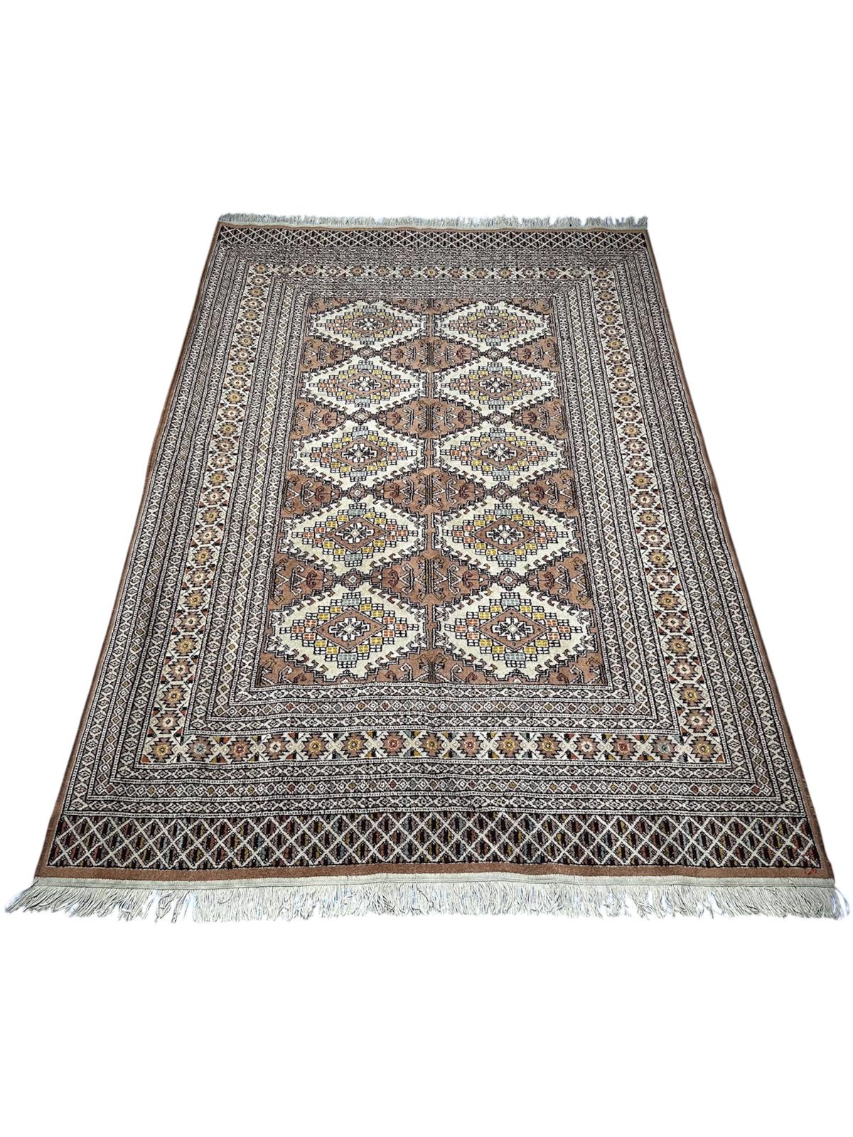 Tapis de style oriental 240cm x 70cm