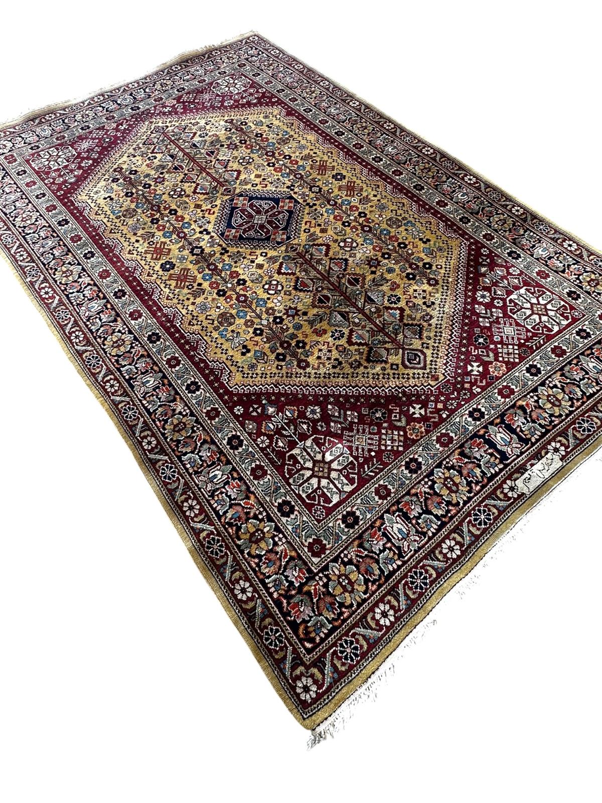 Tapis persan fait main 182cm x 273cm