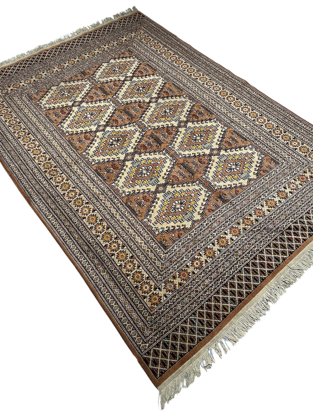 Tapis de style oriental 240cm x 70cm