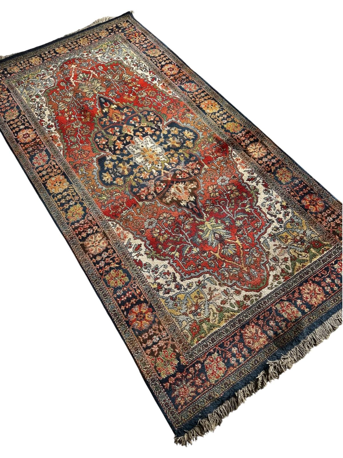 Tapis de style oriental 180cm x 90cm