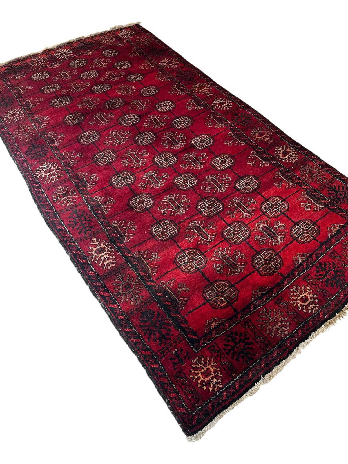 Tapis oriental fait main 120cm x 220cm