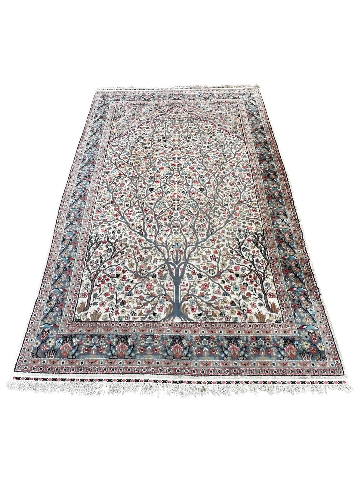 Tapis persan en laine et soie 285cm x 187cm