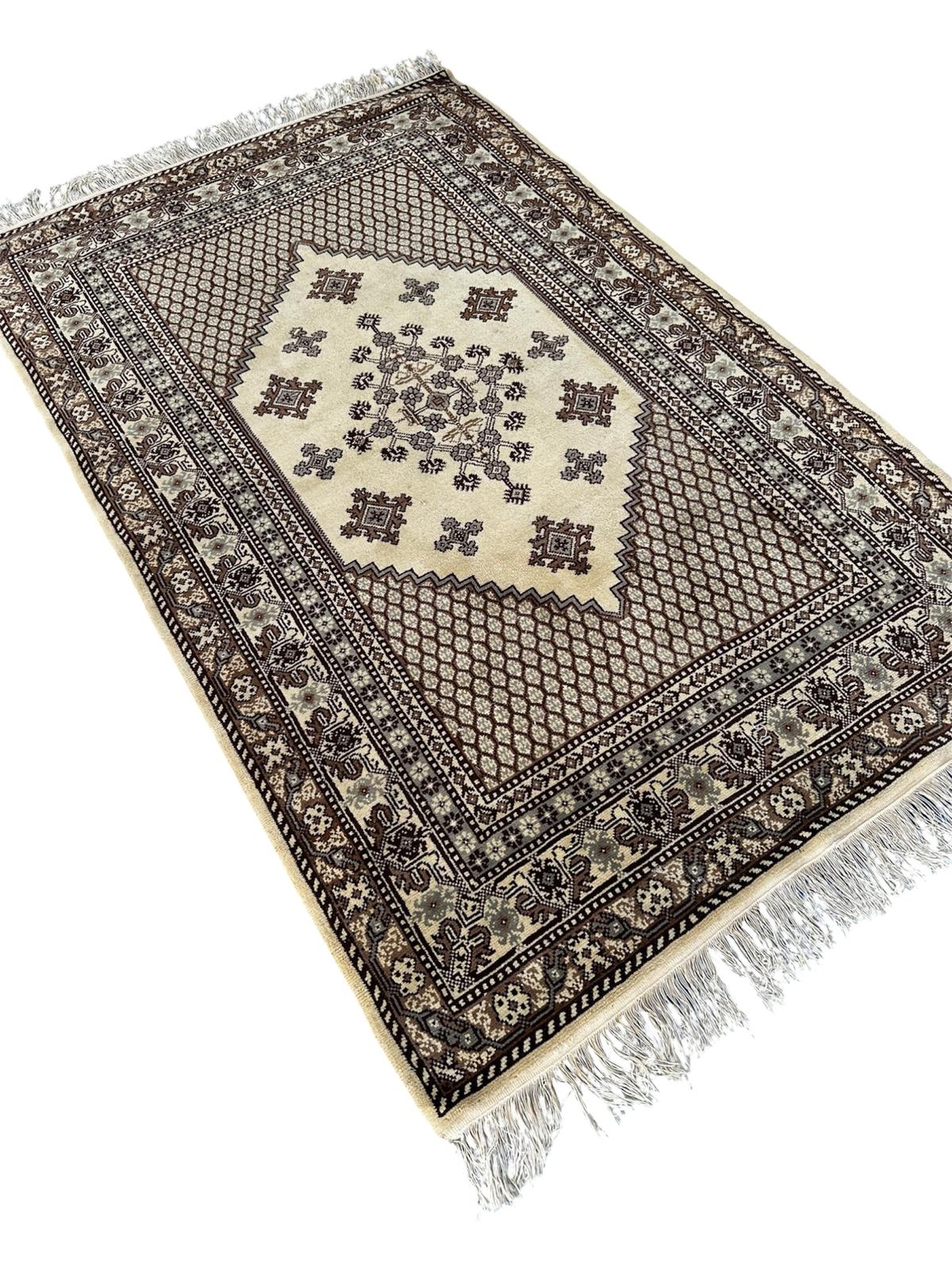 Tapis tunisien fait main 140cm c 235cm